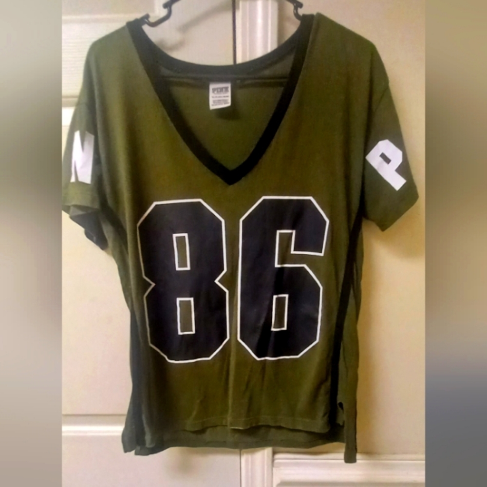 #68 VS Pink Tee 💚